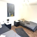 Monteure-business - 2x Mit Kueche, 1x Uebernachtungszimmer - Wlan-parkplatz-waschmaschine Apartament