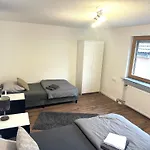Monteure-business - 2x Mit Kueche, 1x Uebernachtungszimmer - Wlan-parkplatz-waschmaschine Apartament