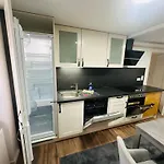 Monteure-business - 2x Mit Kueche, 1x Uebernachtungszimmer - Wlan-parkplatz-waschmaschine Apartament *