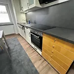 Monteure-business - 2x Mit Kueche, 1x Uebernachtungszimmer - Wlan-parkplatz-waschmaschine Apartament