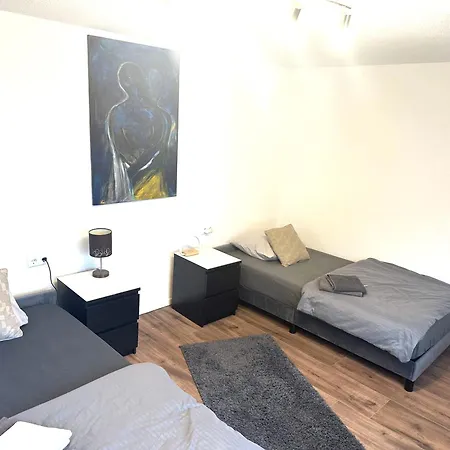 Monteure-business - 2x Mit Kueche, 1x Uebernachtungszimmer - Wlan-parkplatz-waschmaschine Apartment