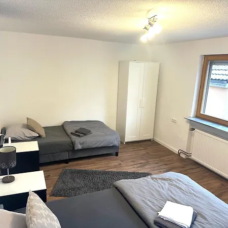 Monteure-business - 2x Mit Kueche, 1x Uebernachtungszimmer - Wlan-parkplatz-waschmaschine Apartment
