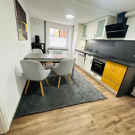 Monteure-business - 2x Mit Kueche, 1x Uebernachtungszimmer - Wlan-parkplatz-waschmaschine Apartment *