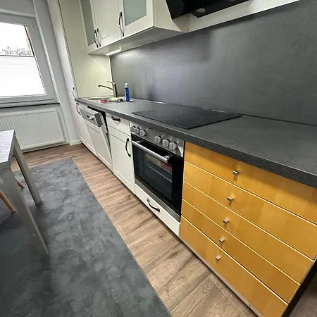 Monteure-business - 2x Mit Kueche, 1x Uebernachtungszimmer - Wlan-parkplatz-waschmaschine Apartment