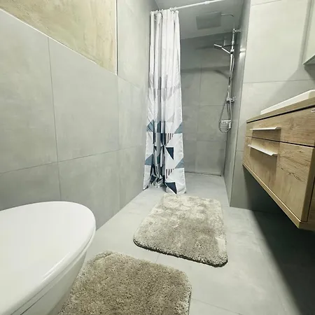Monteure-business - 2x Mit Kueche, 1x Uebernachtungszimmer - Wlan-parkplatz-waschmaschine Apartment *