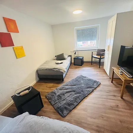 Monteure-business - 2x Mit Kueche, 1x Uebernachtungszimmer - Wlan-parkplatz-waschmaschine Apartment